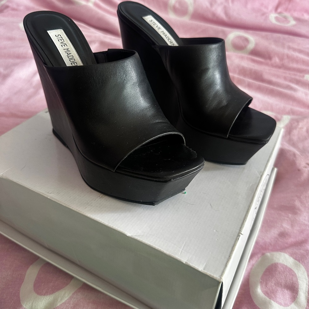 Steve Madden Black Platform Mules